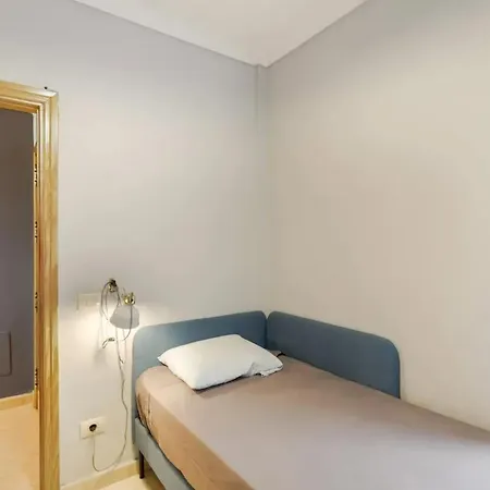 Spacious In Palmas De Gran Canaria 85 M² With Wifi Apartment *
