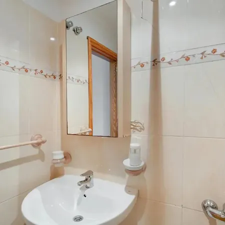 Spacious In Palmas De Gran Canaria 85 M² With Wifi